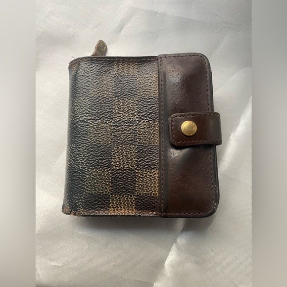 Louis Vuitton Damier Ebene Compact Wallet - Picture 1 of 13